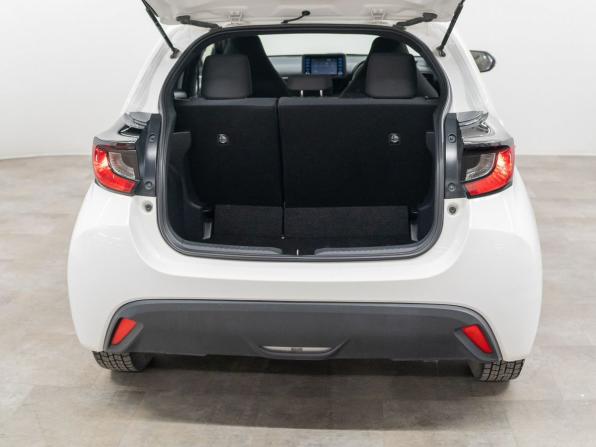 Toyota Yaris IV с пробегом 2021 года, цена 1 247 000 рублей, 95000 км, хэтчбек, Автокод Объявления