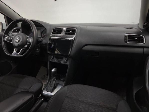 Volkswagen Polo V Рестайлинг с пробегом 2018 года, цена 1 030 000 рублей, 214004 км, седан, Автокод Объявления