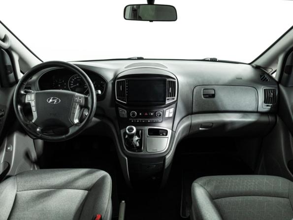 Hyundai H-1 II Рестайлинг 2 с пробегом 2021 года, цена 2 799 585 рублей, 111884 км, минивэн, Автокод Объявления
