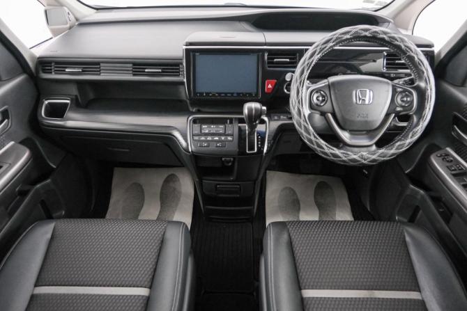 Honda Stepwgn V с пробегом 2015 года, цена 1 729 000 рублей, 198000 км, минивэн, Автокод Объявления