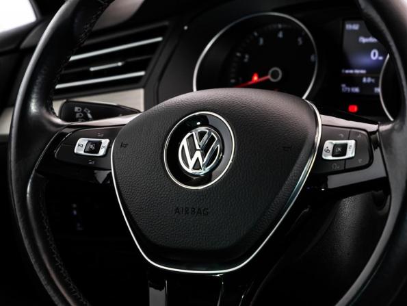 Volkswagen Passat B8 с пробегом 2016 года, цена 1 599 000 рублей, 173105 км, седан, Автокод Объявления