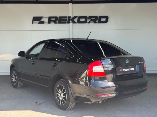 Skoda Octavia II (A5) Рестайлинг с пробегом 2012 года, цена 1 049 000 рублей, 127000 км, лифтбек, Автокод Объявления