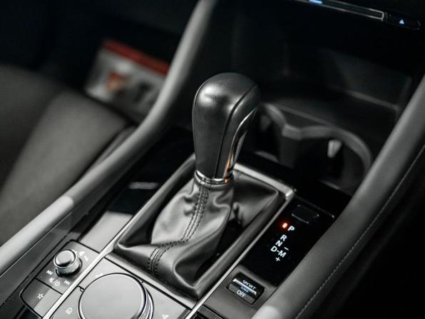 Mazda 3 IV (BP) с пробегом 2021 года, цена 1 800 000 рублей, 13000 км, хэтчбек, Автокод Объявления