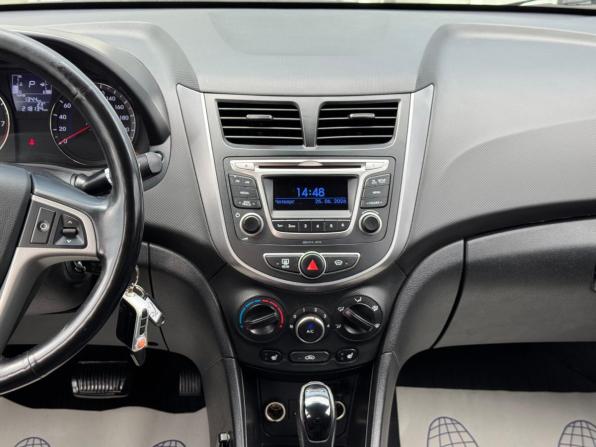 Hyundai Solaris I Рестайлинг с пробегом 2016 года, цена 1 000 000 рублей, 218134 км, седан, Автокод Объявления