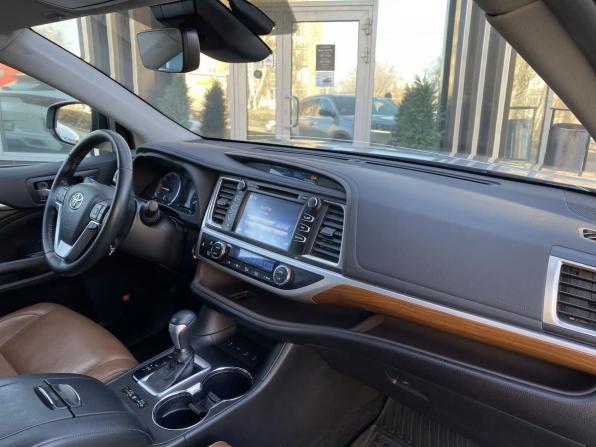 Toyota Highlander III (XU50) Рестайлинг с пробегом 2019 года, цена 3 333 000 рублей, 202600 км, внедорожник, Автокод Объявления