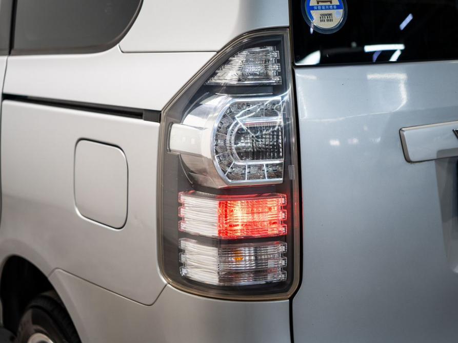 Toyota Voxy II (R70) Рестайлинг Чита  - изображение 18