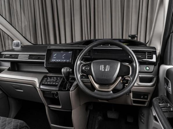 Honda Stepwgn V с пробегом 2015 года, цена 1 479 000 рублей, 160202 км, минивэн, Автокод Объявления