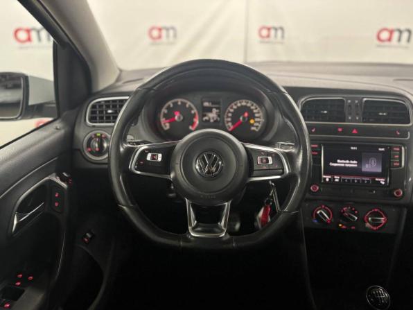 Volkswagen Polo V Рестайлинг с пробегом 2018 года, цена 999 000 рублей, 115000 км, седан, Автокод Объявления