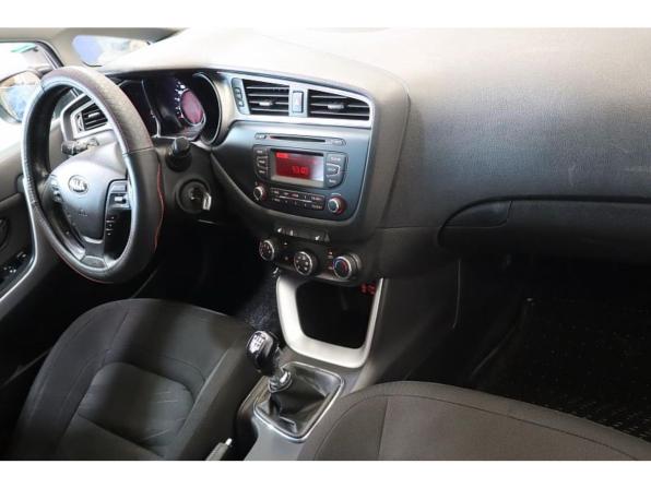 Kia Ceed II Рестайлинг с пробегом 2015 года, цена 902 000 рублей, 286953 км, хэтчбек, Автокод Объявления