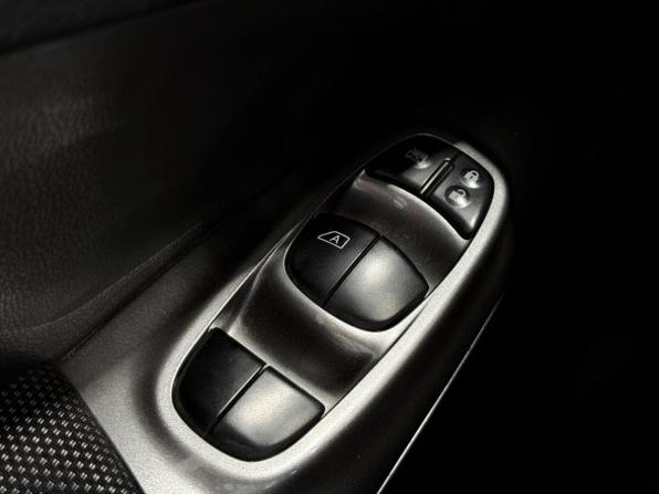 Nissan Juke I с пробегом 2012 года, цена 959 900 рублей, 148000 км, внедорожник, Автокод Объявления