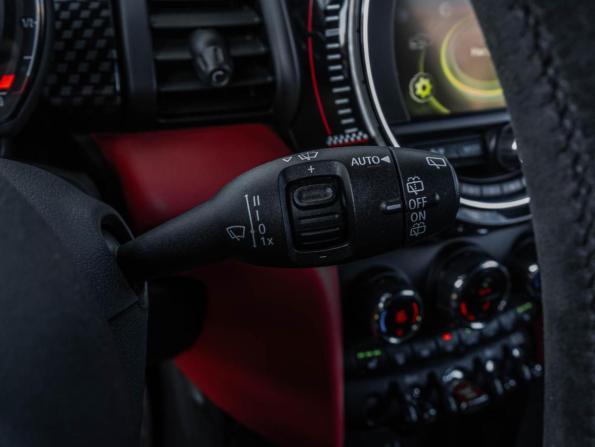 Mini Hatch III (F55/F56) с пробегом 2017 года, цена 1 840 000 рублей, 162300 км, хэтчбек, Автокод Объявления