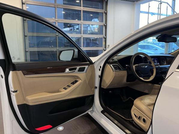 Hyundai Genesis II с пробегом 2014 года, цена 2 275 000 рублей, 106367 км, седан, Автокод Объявления