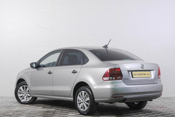 Volkswagen Polo V Рестайлинг с пробегом 2018 года, цена 949 000 рублей, 41700 км, седан, Автокод Объявления