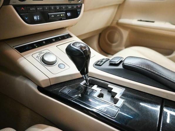 Lexus ES VI с пробегом 2013 года, цена 2 050 000 рублей, 224177 км, седан, Автокод Объявления