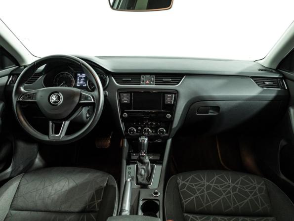 Skoda Octavia III (A7) Рестайлинг с пробегом 2018 года, цена 2 199 700 рублей, 44385 км, лифтбек, Автокод Объявления