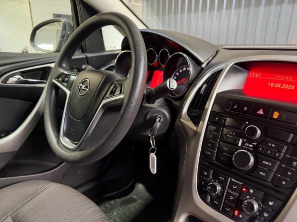Opel Astra J с пробегом 2011 года, цена 659 900 рублей, 186000 км, хэтчбек, Автокод Объявления