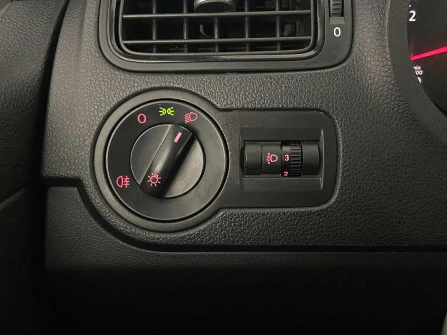 Volkswagen Polo V Рестайлинг Псков  - изображение 17