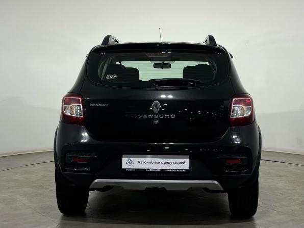 Renault Sandero II с пробегом 2015 года, цена 850 000 рублей, 89070 км, хэтчбек, Автокод Объявления