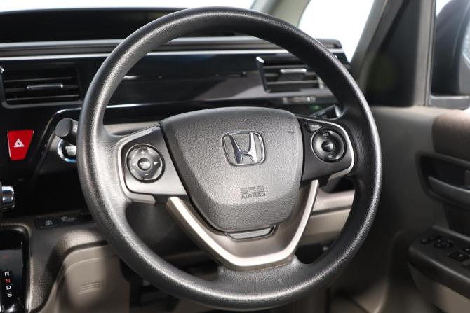 Honda Stepwgn V с пробегом 2016 года, цена 1 699 000 рублей, 115000 км, минивэн, Автокод Объявления