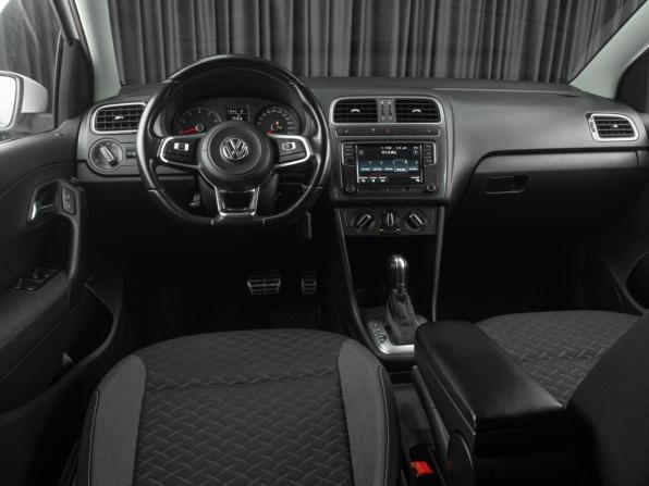 Volkswagen Polo V Рестайлинг с пробегом 2018 года, цена 1 364 000 рублей, 119310 км, седан, Автокод Объявления