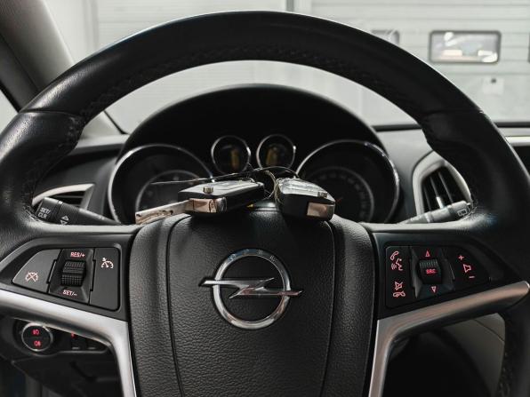 Opel Astra J с пробегом 2011 года, цена 690 000 рублей, 114588 км, хэтчбек, Автокод Объявления