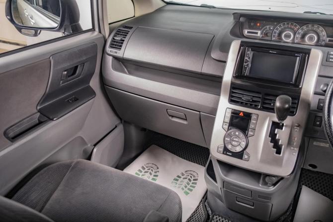 Toyota Voxy II (R70) с пробегом 2008 года, цена 1 259 000 рублей, 289000 км, минивэн, Автокод Объявления