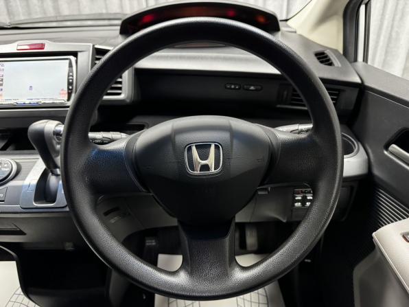 Honda Freed I с пробегом 2010 года, цена 1 085 000 рублей, 102558 км, компактвэн, Автокод Объявления