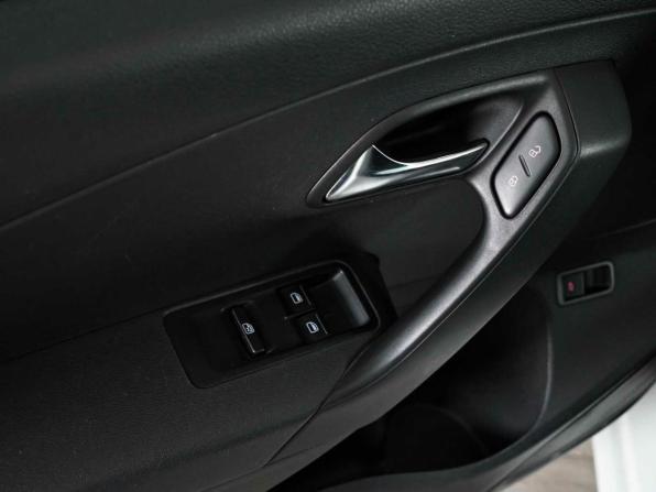 Volkswagen Polo V Рестайлинг с пробегом 2017 года, цена 1 230 000 рублей, 132080 км, седан, Автокод Объявления