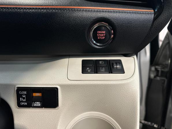 Toyota Sienta II с пробегом 2018 года, цена 1 450 000 рублей, 124200 км, минивэн, Автокод Объявления
