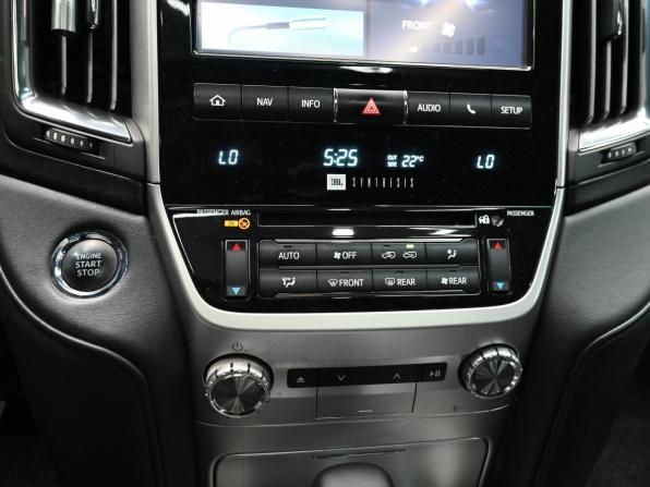 Toyota Land Cruiser 200 Series Рестайлинг 2 с пробегом 2015 года, цена 5 200 000 рублей, 220676 км, внедорожник, Автокод Объявления
