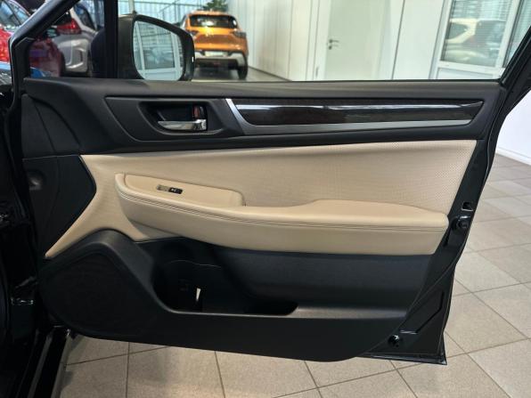 Subaru Legacy VI Рестайлинг с пробегом 2018 года, цена 2 290 000 рублей, 157000 км, седан, Автокод Объявления