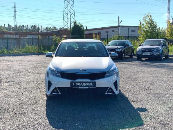 Kia Rio IV Рестайлинг с пробегом 2021 года, цена 1 632 400 рублей, 137631 км, седан, Автокод Объявления