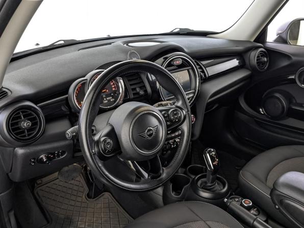 Mini Hatch III (F55/F56) Рестайлинг с пробегом 2018 года, цена 1 800 000 рублей, 73661 км, хэтчбек, Автокод Объявления