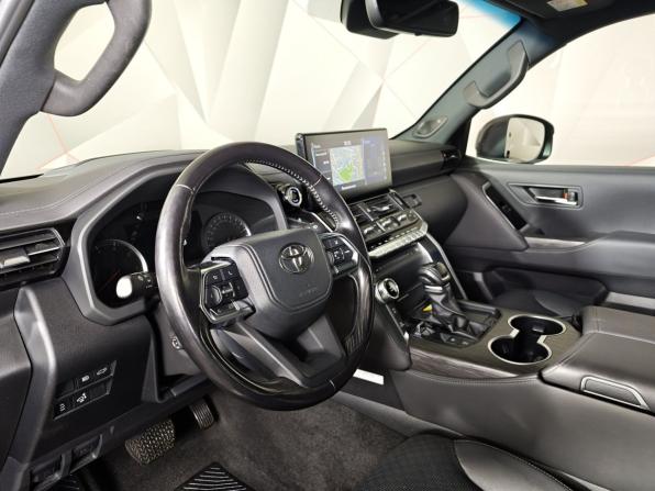 Toyota Land Cruiser 300 Series с пробегом 2021 года, цена 7 461 000 рублей, 174562 км, внедорожник, Автокод Объявления