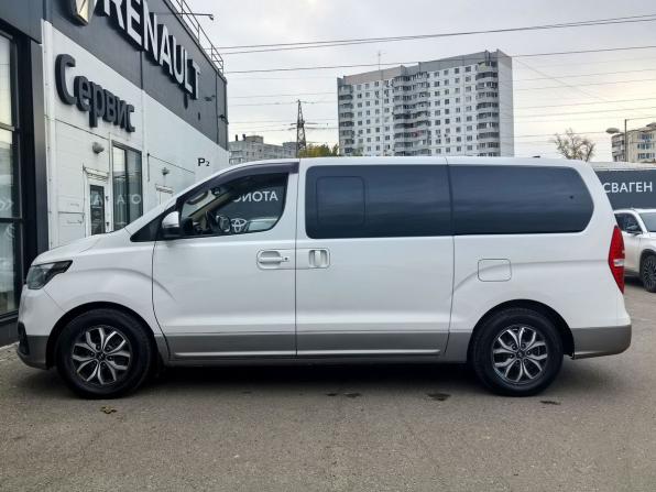 Hyundai H-1 II Рестайлинг 2 с пробегом 2018 года, цена 2 600 000 рублей, 176353 км, минивэн, Автокод Объявления