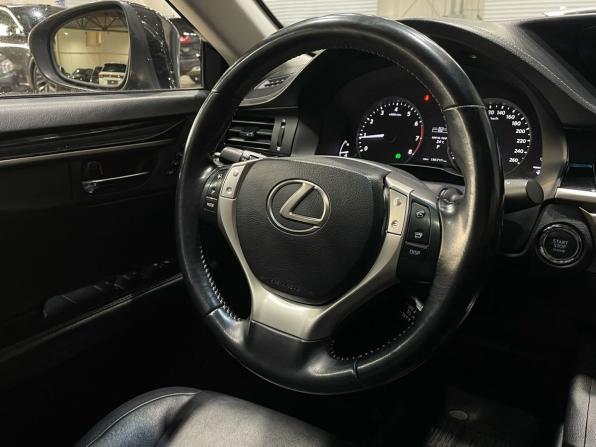 Lexus ES VI с пробегом 2013 года, цена 1 940 000 рублей, 186733 км, седан, Автокод Объявления