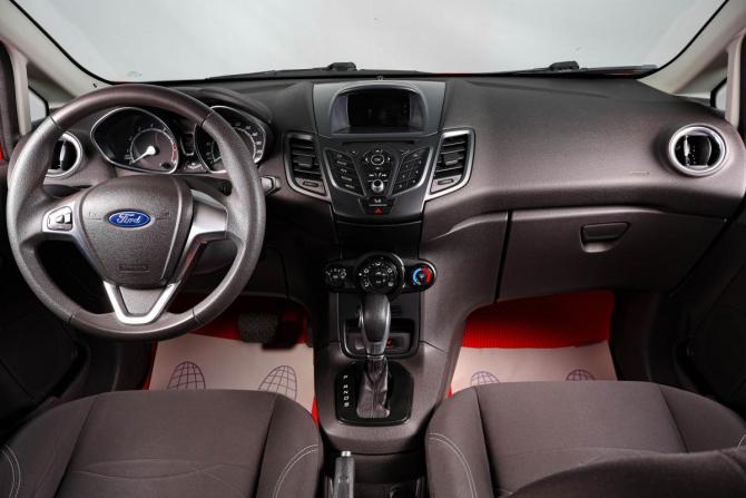 Ford Fiesta Mk6 Рестайлинг с пробегом 2015 года, цена 819 000 рублей, 166000 км, седан, Автокод Объявления