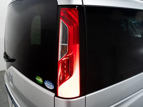 Honda Stepwgn V с пробегом 2017 года, цена 1 950 000 рублей, 48460 км, минивэн, Автокод Объявления