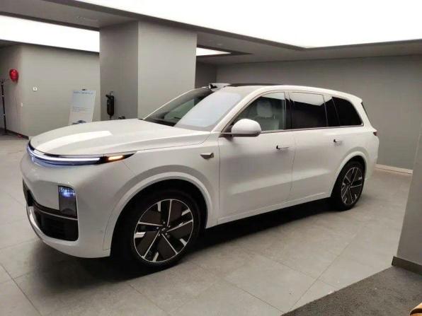 Новый Li Auto (Lixiang) L9 I Рестайлинг 2025 года, цена 11 990 000 рублей, внедорожник, Автокод Объявления