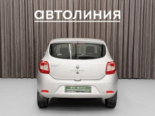 Renault Sandero II с пробегом 2015 года, цена 680 000 рублей, 145000 км, хэтчбек, Автокод Объявления