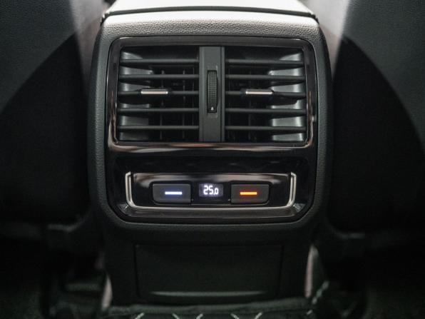 Volkswagen Passat B8 Рестайлинг с пробегом 2021 года, цена 2 400 000 рублей, 52607 км, седан, Автокод Объявления