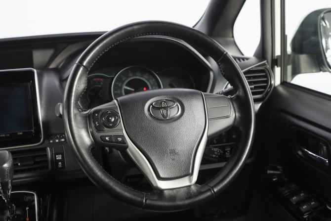 Toyota Noah III (R80) Рестайлинг с пробегом 2019 года, цена 2 799 000 рублей, 93000 км, минивэн, Автокод Объявления