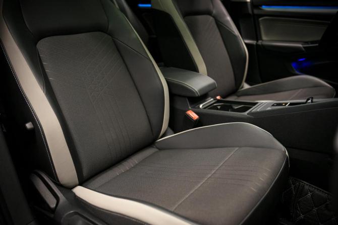 Volkswagen Golf VIII с пробегом 2022 года, цена 2 455 000 рублей, 61561 км, хэтчбек, Автокод Объявления
