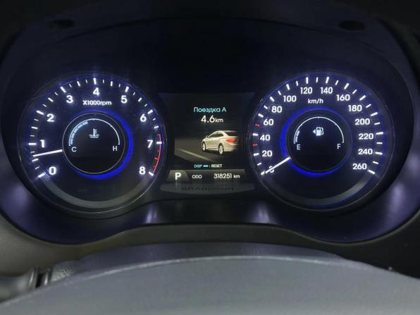 Hyundai Grandeur V с пробегом 2012 года, цена 990 000 рублей, 318251 км, седан, Автокод Объявления