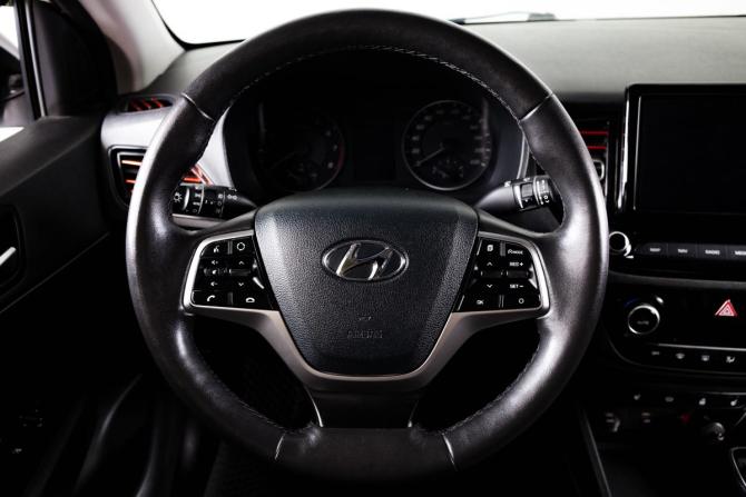 Hyundai Solaris II с пробегом 2021 года, цена 1 649 000 рублей, 131000 км, седан, Автокод Объявления