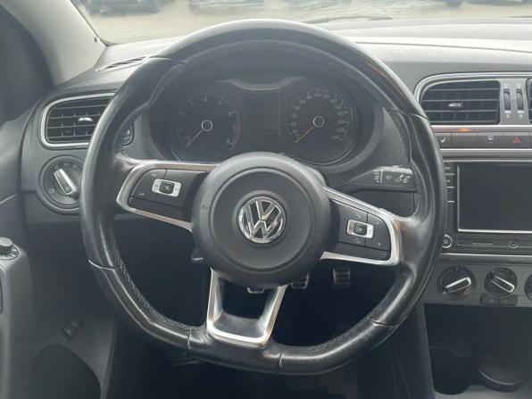 Volkswagen Polo V Рестайлинг с пробегом 2018 года, цена 1 221 000 рублей, 85310 км, седан, Автокод Объявления