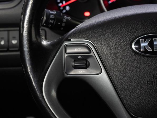 Kia Rio III Рестайлинг с пробегом 2016 года, цена 899 000 рублей, 170471 км, седан, Автокод Объявления