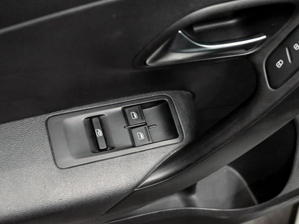 Volkswagen Polo V Рестайлинг с пробегом 2018 года, цена 1 300 000 рублей, 93310 км, седан, Автокод Объявления