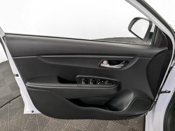 Kia Rio IV Рестайлинг с пробегом 2021 года, цена 1 825 000 рублей, 67939 км, хэтчбек, Автокод Объявления