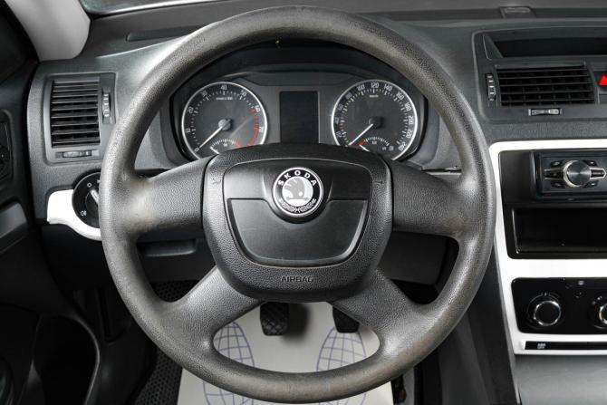 Skoda Octavia II (A5) Рестайлинг с пробегом 2012 года, цена 669 000 рублей, 372000 км, лифтбек, Автокод Объявления